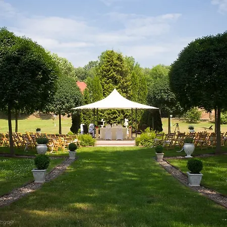 호텔 Parkhotel Schloss Wulkow 불코우