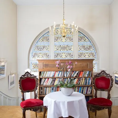 Parkhotel Schloss Wulkow 호텔