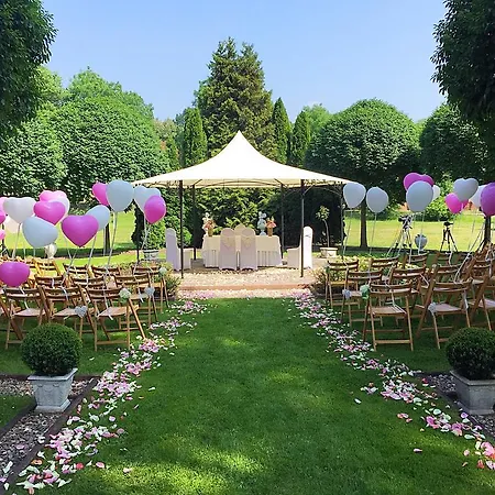 호텔 Parkhotel Schloss Wulkow 불코우