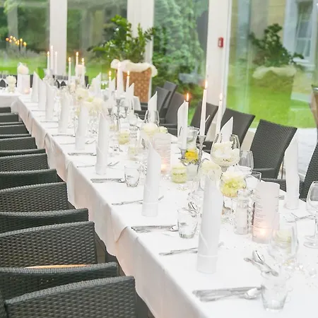 Parkhotel Schloss Wulkow 호텔 4*