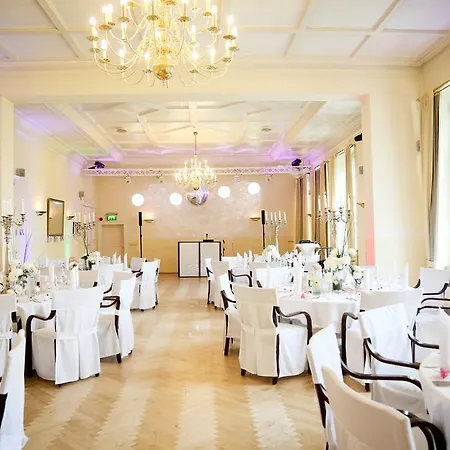 호텔 Parkhotel Schloss Wulkow 4*