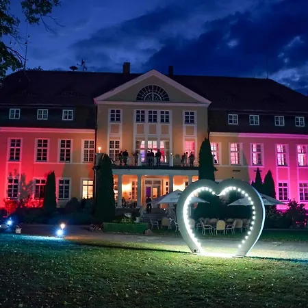 Parkhotel Schloss Wulkow 불코우