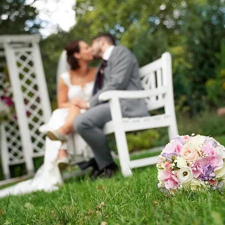 Parkhotel Schloss Wulkow 호텔 4*