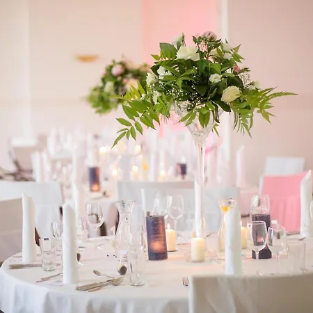 Parkhotel Schloss Wulkow 호텔 불코우