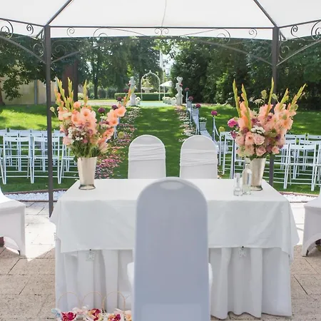 Parkhotel Schloss Wulkow 호텔 4*