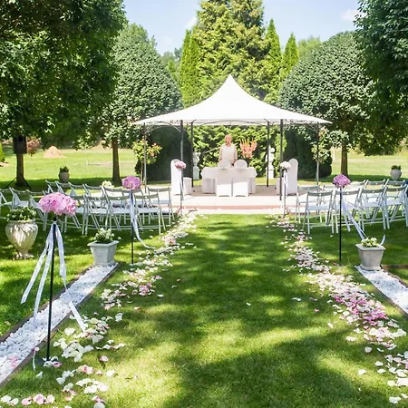 호텔 Parkhotel Schloss Wulkow 불코우