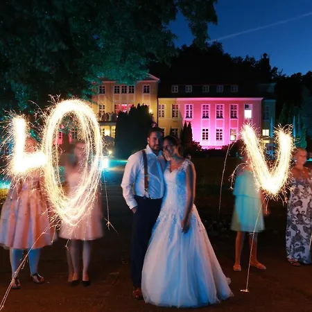 Parkhotel Schloss Wulkow 호텔 불코우